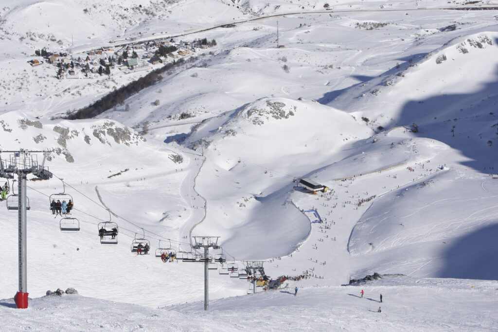 adn. Asturies, deporte y naturaleza. Fuentes de invierno