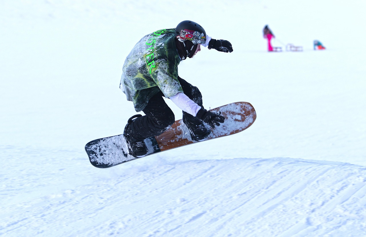 snowboard, man, snowboarding, snowboarder, snow sports, action, winter, winter sports, nature, snow, snowy, recreational activity
